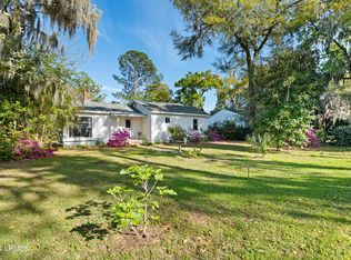 1715 Pigeon Point Rd, Beaufort, SC 29902
