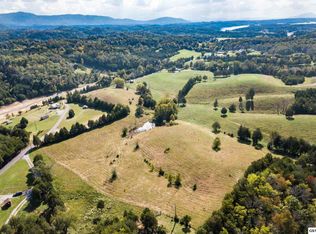 2414 Jim Henry Rd, Dandridge, TN 37725