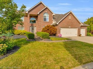 26718 Arcadia Dr, Flat Rock, MI 48134