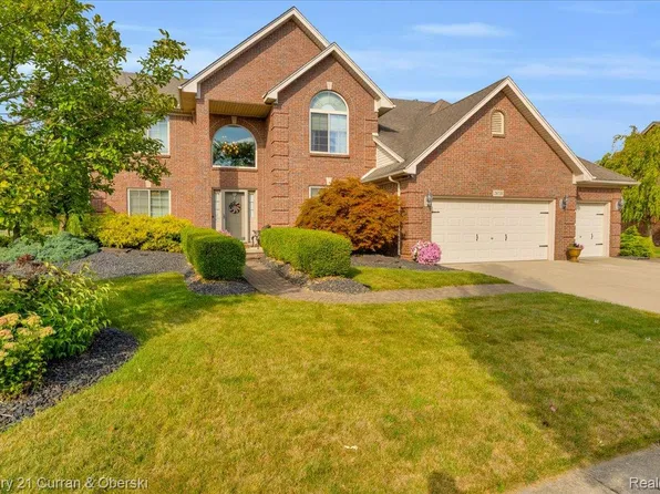 26718 Arcadia Dr, Flat Rock, MI 48134
