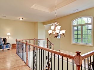 8 Blackthorne Rd, Warren, NJ 07059