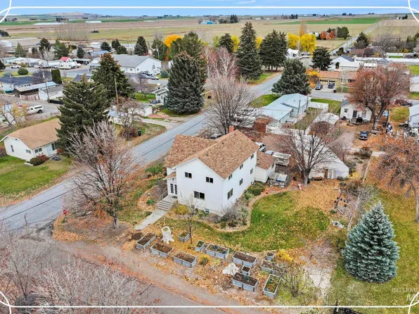 409 1st St E, Hansen, ID 83334