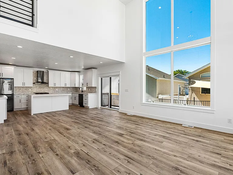 449 E Greenwood Ave — Photo 5