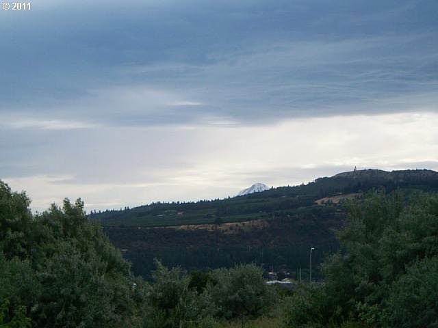 1st image of 3 Avenue