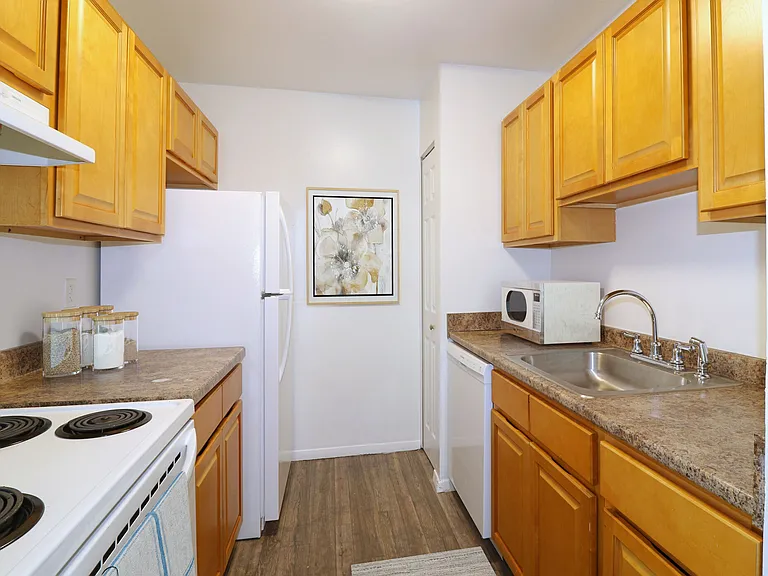 Greenbriar Hills Apartments — Photo 2