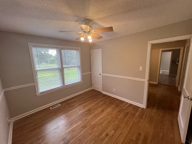 2 bed, 1.0 bath, $1,400 — Photo 2
