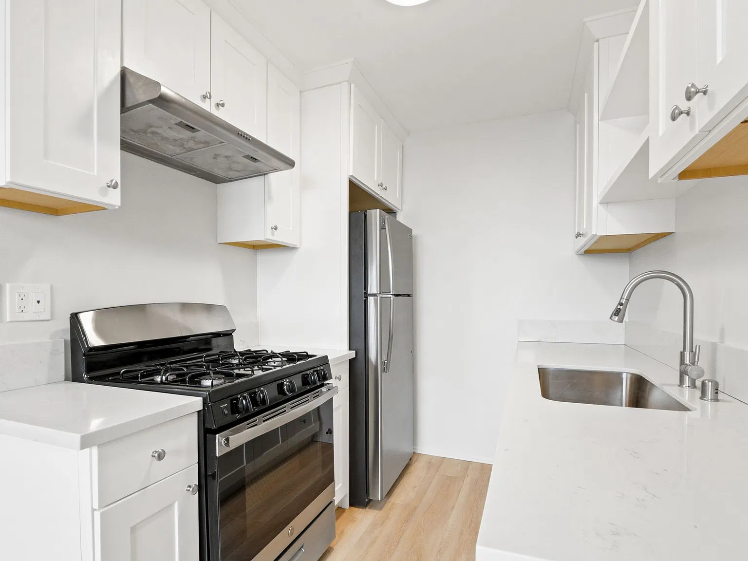 1451 Franklin St in Santa Monica! Steps to SM Blvd and near the Water Garden. — Photo 1