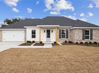 135 Oak Ln, Luling, LA 70070