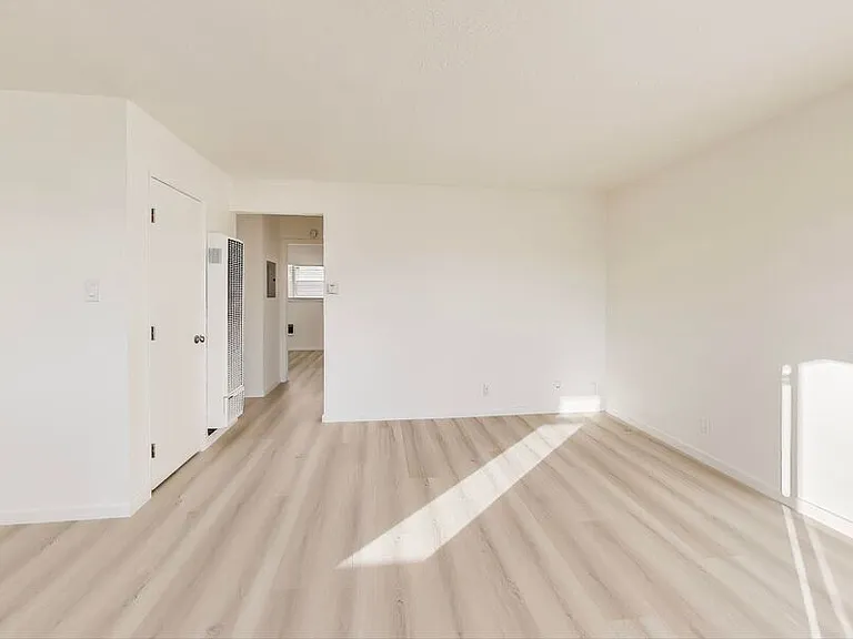 430 Vernon St #10 — Photo 3