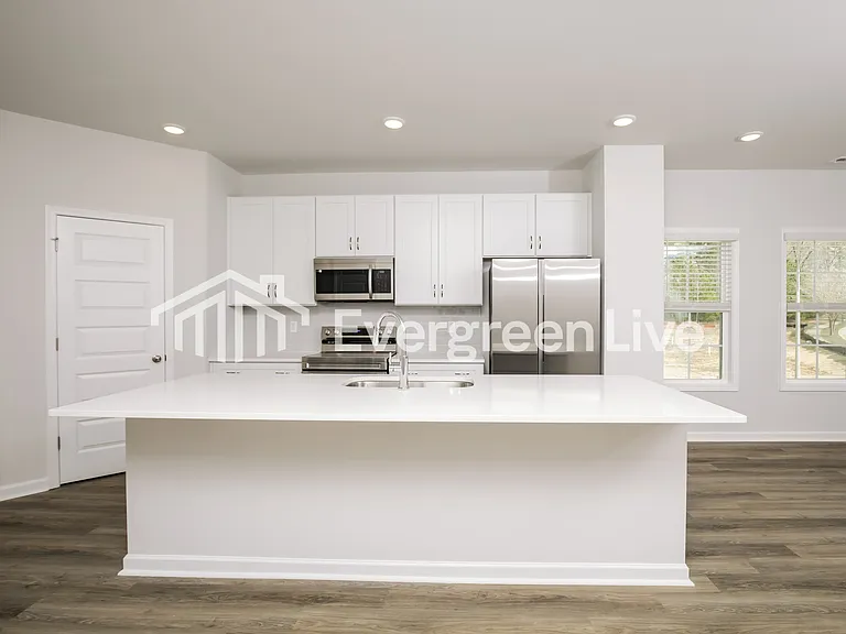 542 Hodge Rd — Photo 5