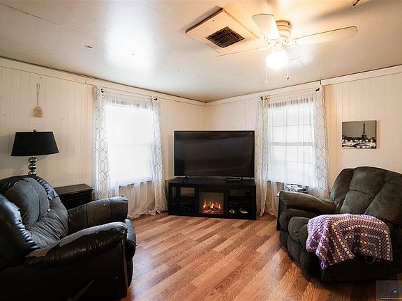 3rd image of 107 Crestwood Dr