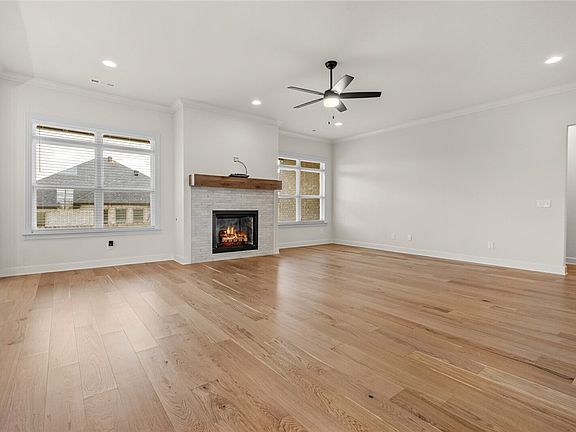 5th image of 1212 Peel Ln
