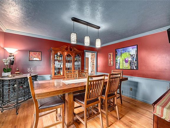 3rd image of 8136 Forest Ct