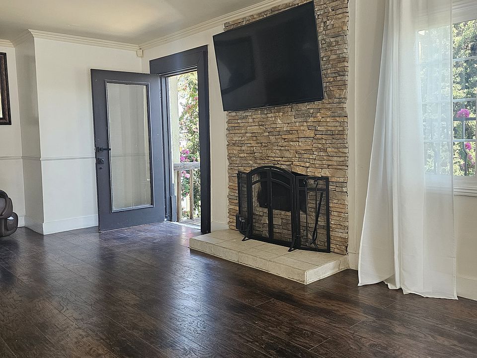 House entry and fireplace