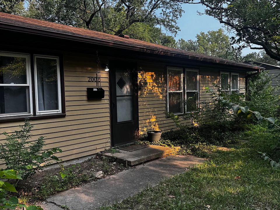1st image of 2002 Hillview Rd