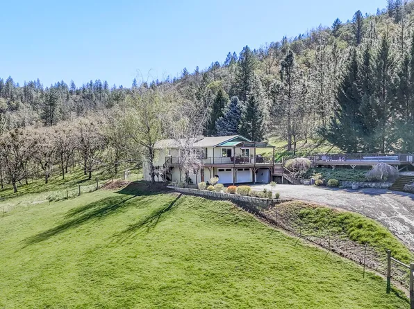 4131 W Griffin Creek Rd, Medford, OR 97501