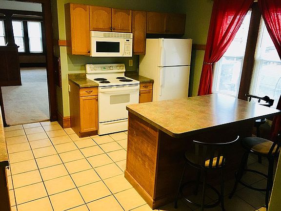 Lower kitchen