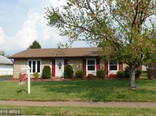 906 N Amelia St, Sterling, VA 20164