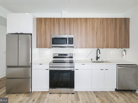 3rd image of 640 Moore St Unit 201