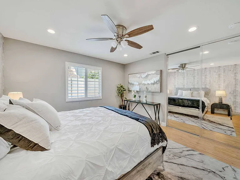 421 Minaret St — Photo 40