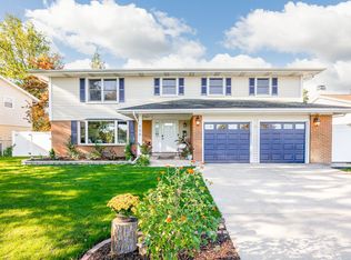 908 Brantwood Ave, Elk Grove Village, IL 60007