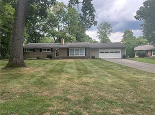 225 Seneca Trl SW, Hartville, OH 44632
