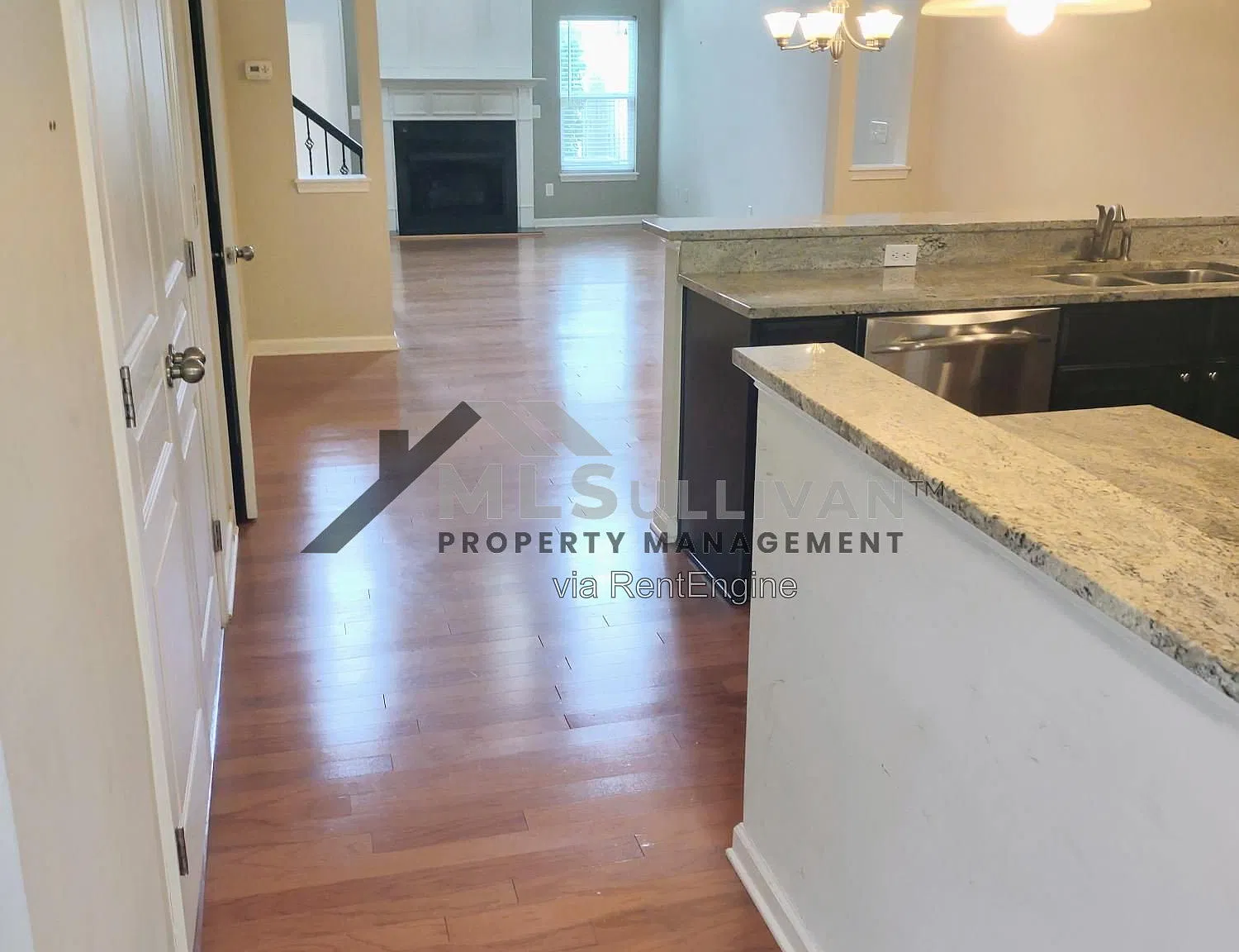 3 bed, 2.5 bath, 2010 sqft, $2,250 — Photo 2