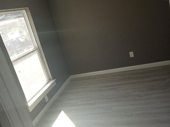 5th image of 2622 Dunbar St