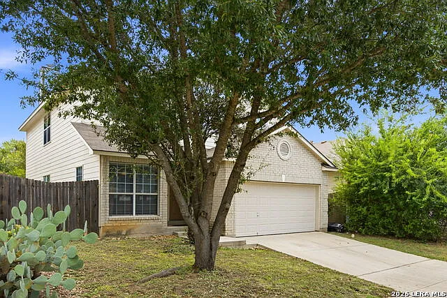 4 bed, 2.5 bath, 2259 sqft, $2,200 — Photo 2
