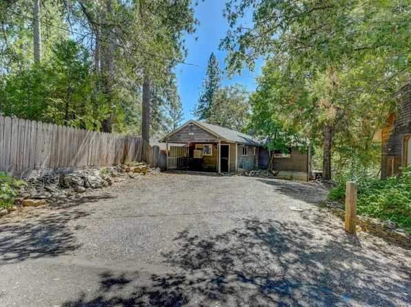 323 S Horseshoe Dr, Hathaway Pines, CA 95233