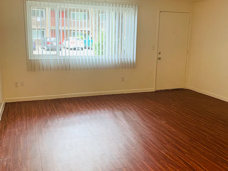 The Crossing Apartments — Photo 12