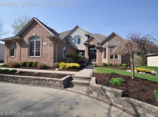 3648 W Tienken Rd, Rochester Hills, MI 48306