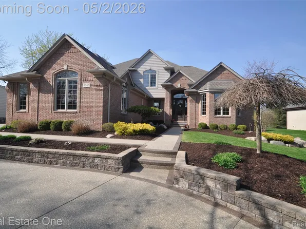 3648 W Tienken Rd, Rochester Hills, MI 48306