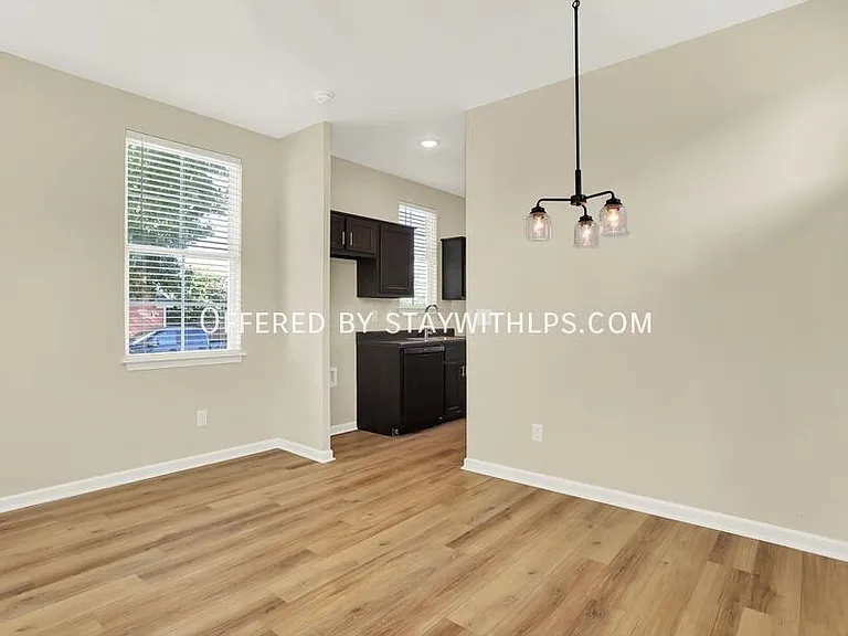 703 N 3rd St — Photo 10