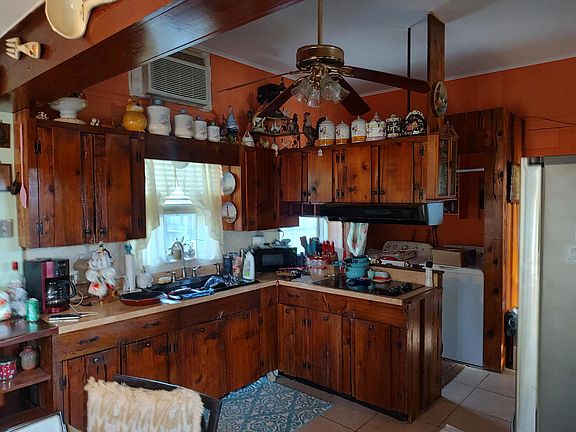 5th image of 897 SW 28th Street