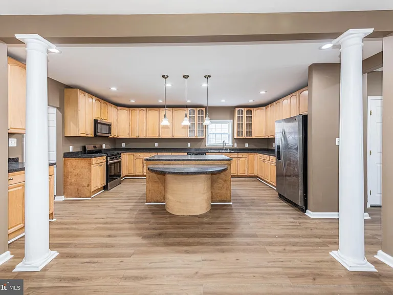 4021 Barrington Rd — Photo 8