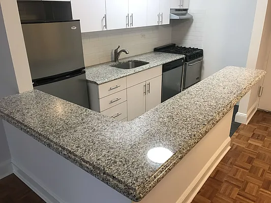 Rented by Metropolis Real Estate of Manhattan | media 9