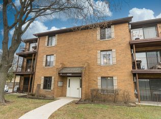 641 N Briar Hill Ln APT 2, Addison, IL 60101