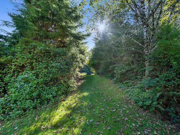 233 S Rock Creek Rd, Rockaway Beach, OR 97136