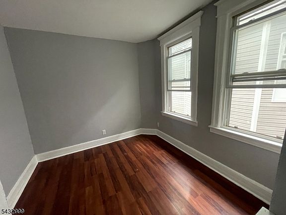 5th image of 8 Treacy Ave