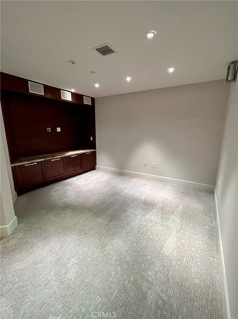 1 bed, 1.5 bath, 1349 sqft, $4,500 — Photo 4