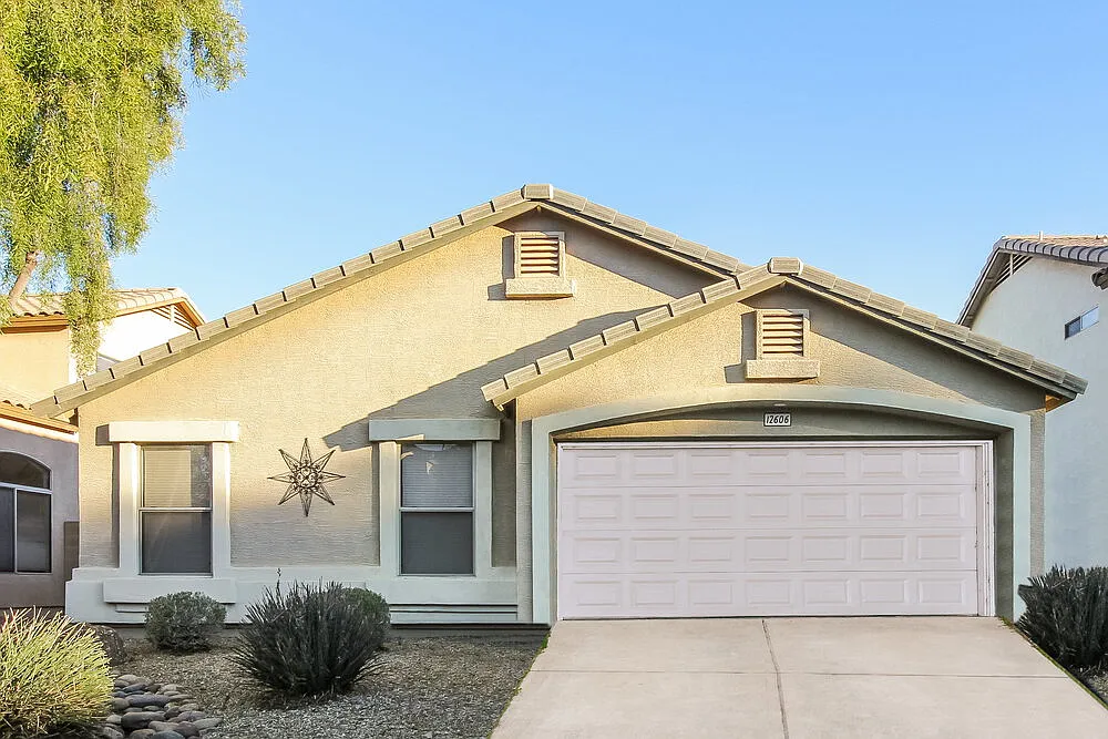 4 bed, 2.0 bath, 1314 sqft, $1,940 — Photo 1
