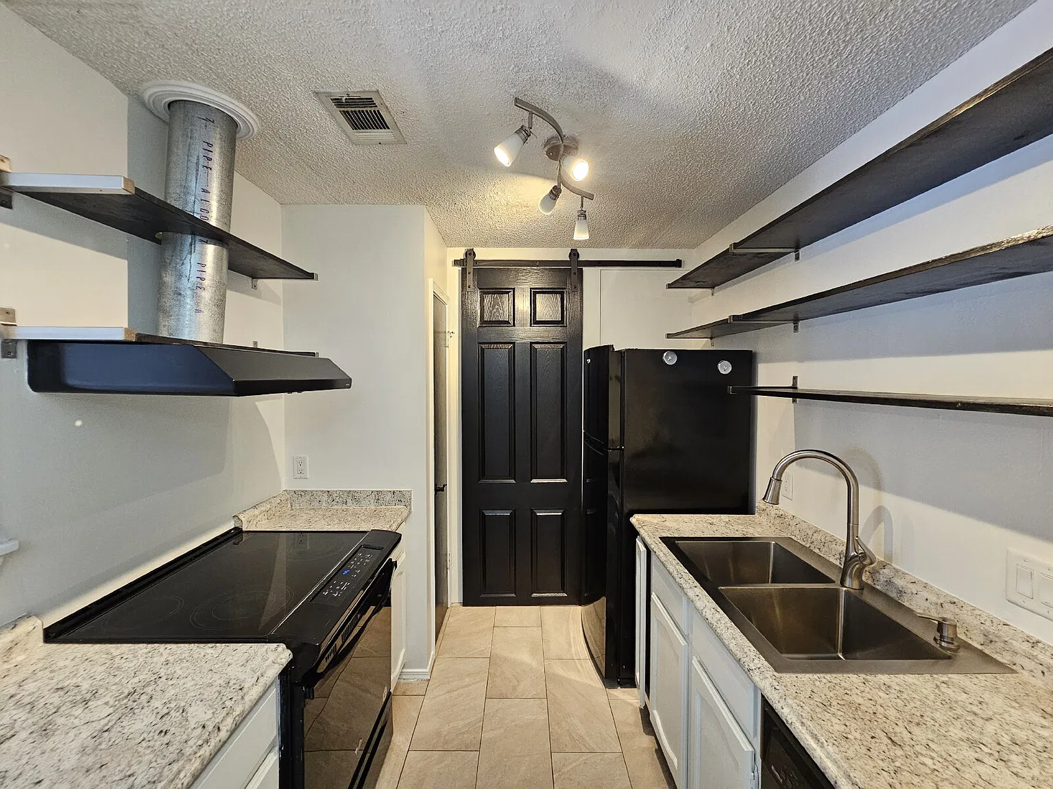 2 bed, 2.0 bath, 1014 sqft, $1,550 — Photo 3