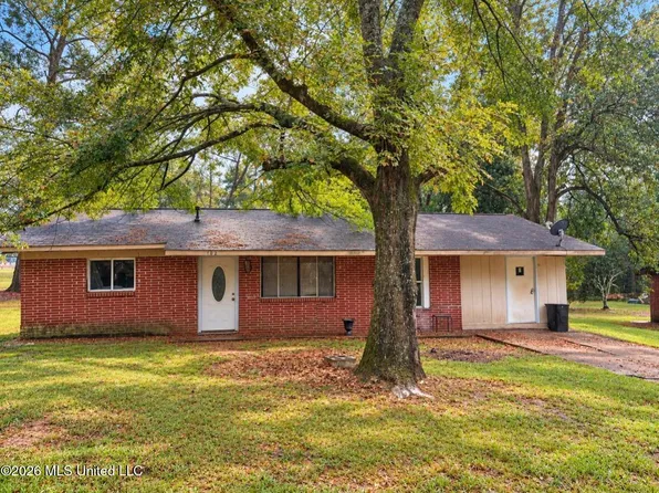 102 Lady Catherine Rd, Pelahatchie, MS 39145