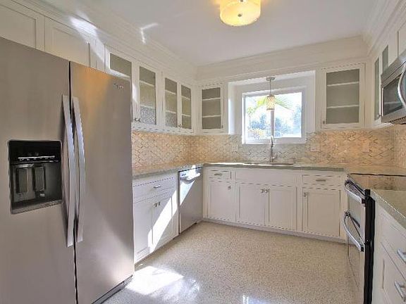 3rd image of 826 NW 5th Ave #826