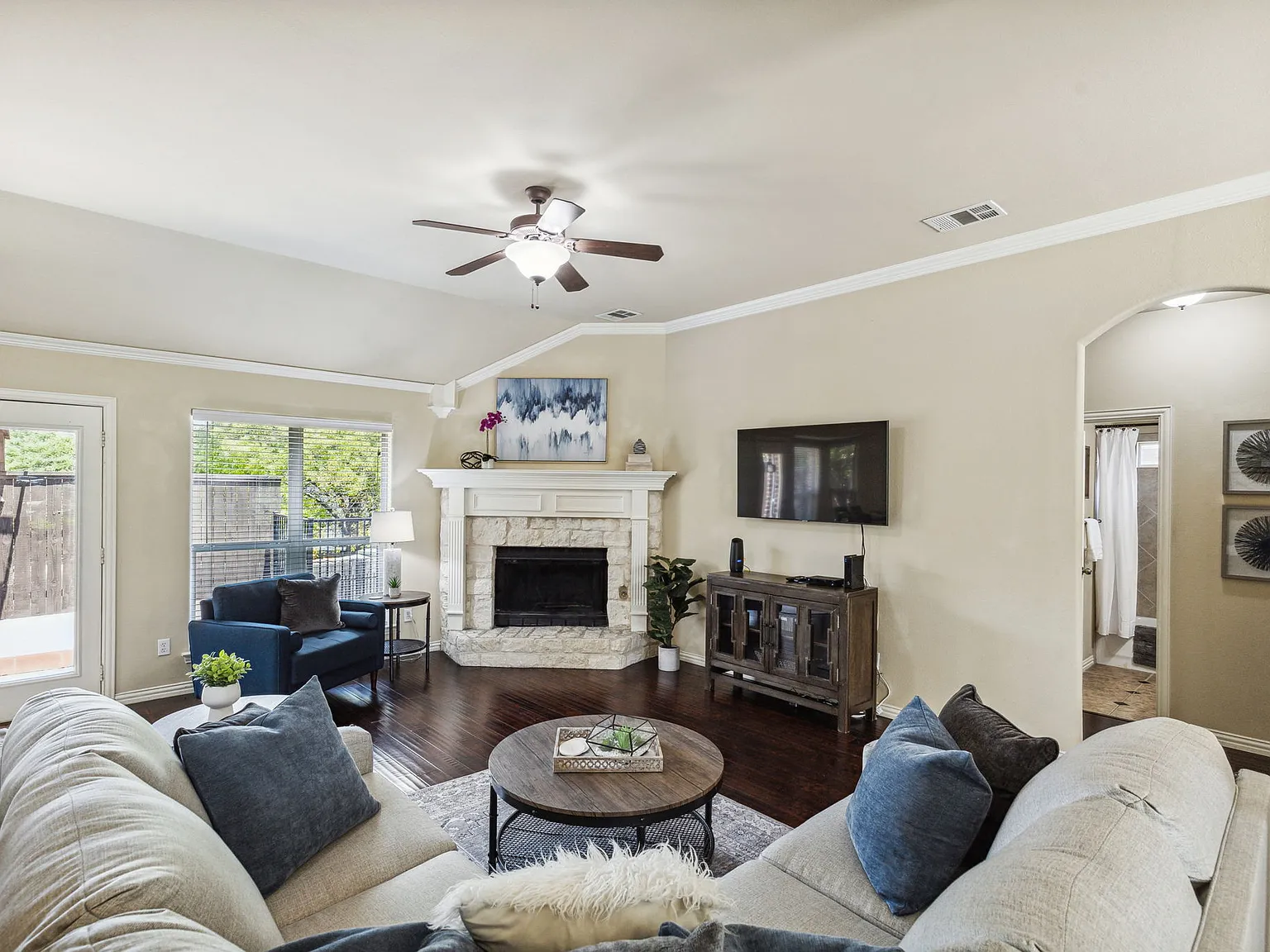 3 bed, 1667 sqft, $6,448 — Photo 1
