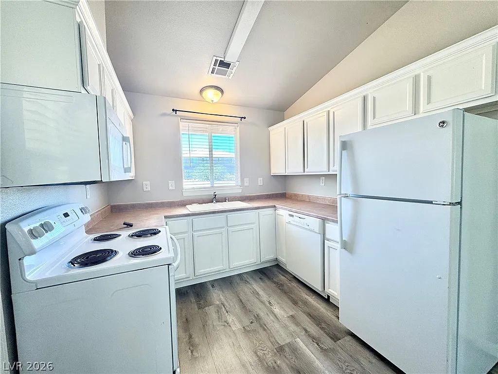2 bed, 2.0 bath, 1904 sqft, $1,200 — Photo 3