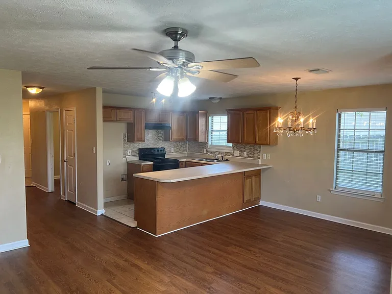3430 Appomattox Dr — Photo 2