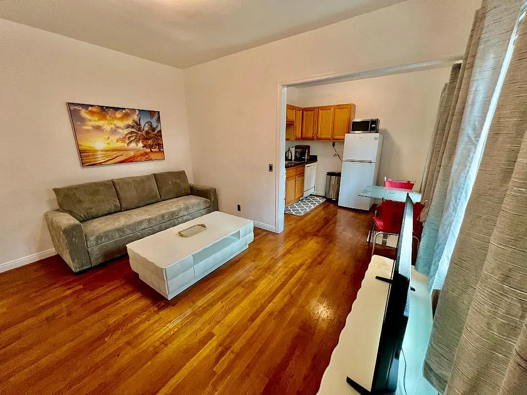 1144 N Hudson Ave — Photo 3