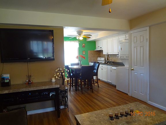 WALL MOUNTED TV STAYS!